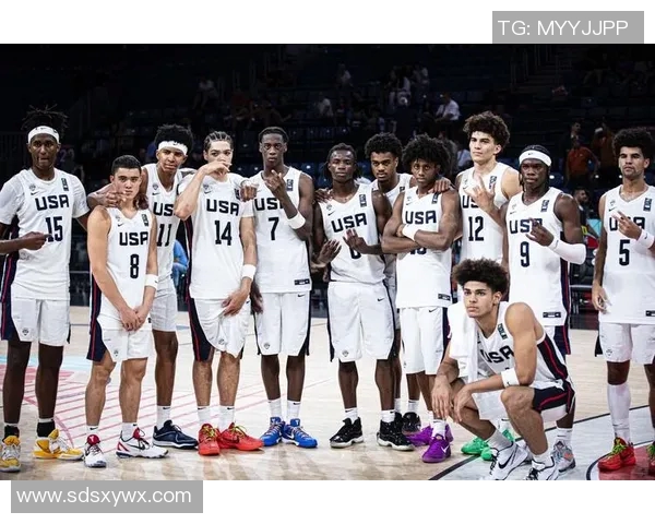 布泽尔现场观战俩儿子!状元候选卡梅隆12中3拿15分13板 凯登2分 布泽尔现场观战俩儿子!状元候选卡梅隆12中3拿15分13板 凯登2分