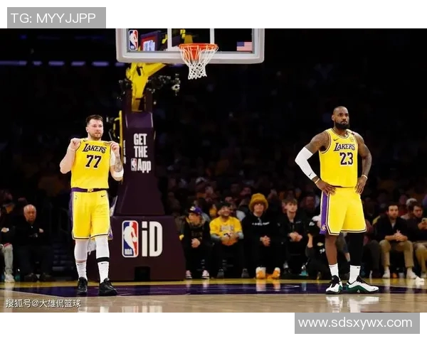 湖人鏖战火箭！八村塁命中陷低迷 里夫斯爆发助攻 东契奇次节掀起攻势